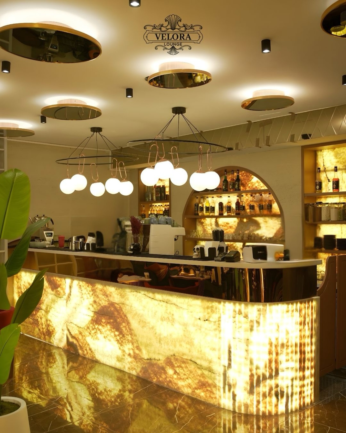Maltepe sahil mekanları arasında deniz havasına yakın VeloRa Lounge