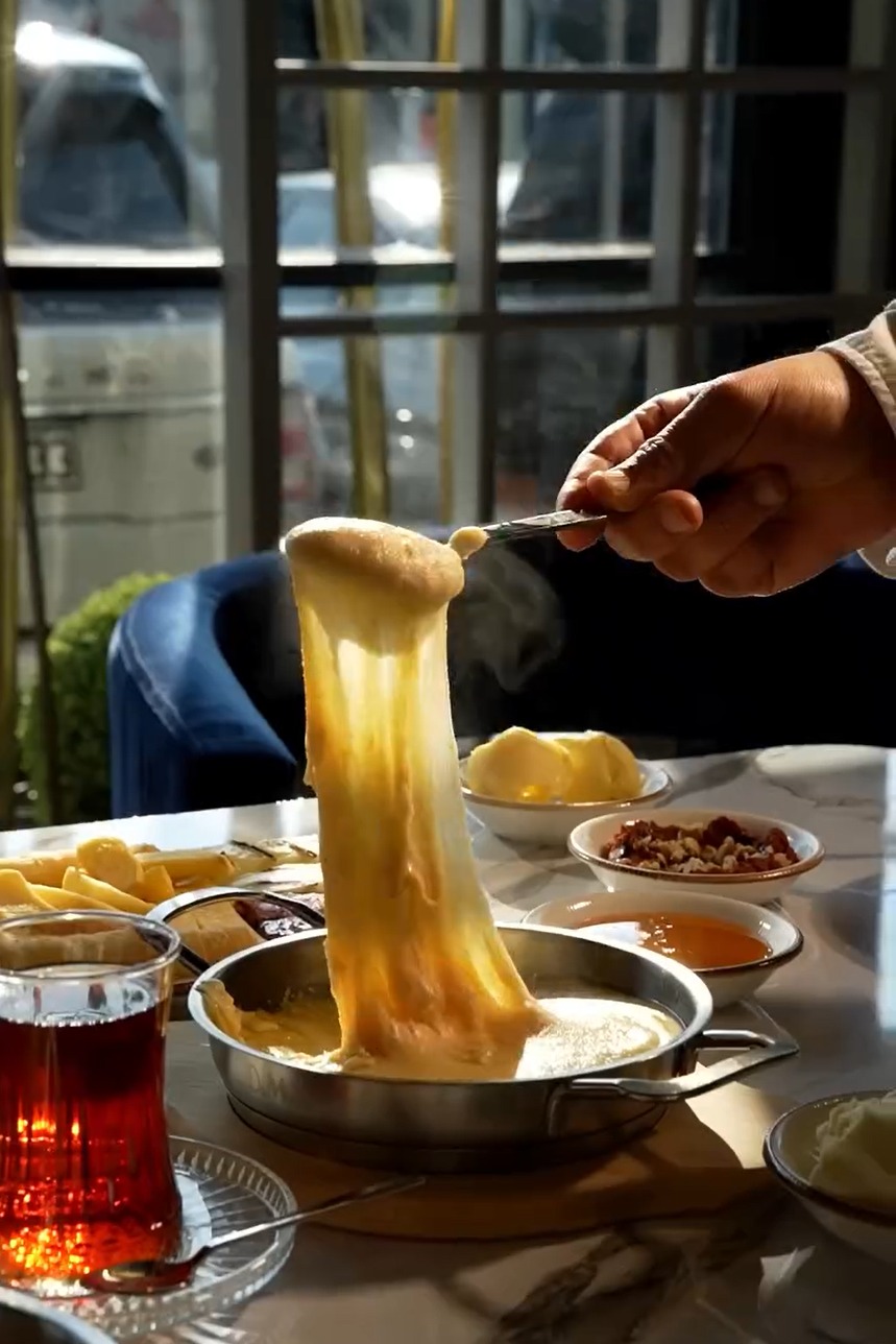 Fit ve hafif seçenekler sunan dengeli cafe tabağı